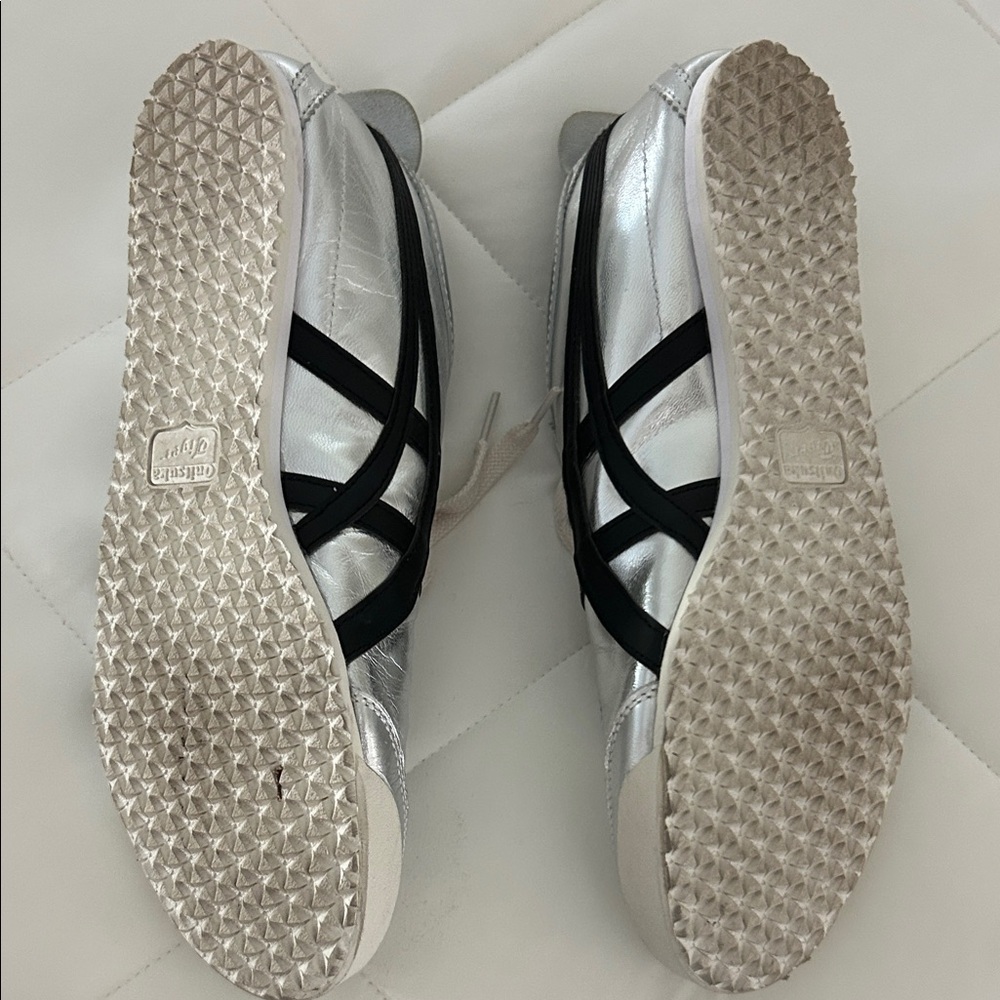 Onitsuka Tiger by Asics unisex Metallic Silver and Black Sneakers - Picture 4 of 6